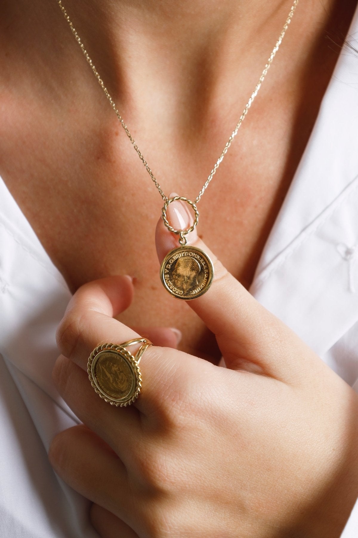 Lustrous Lira Necklace - Aurel Gold