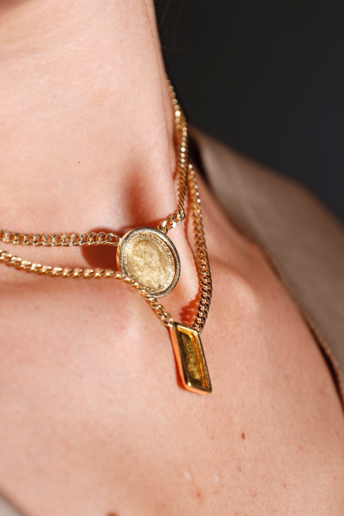 Curb Chain Lira Necklace - Aurel Gold