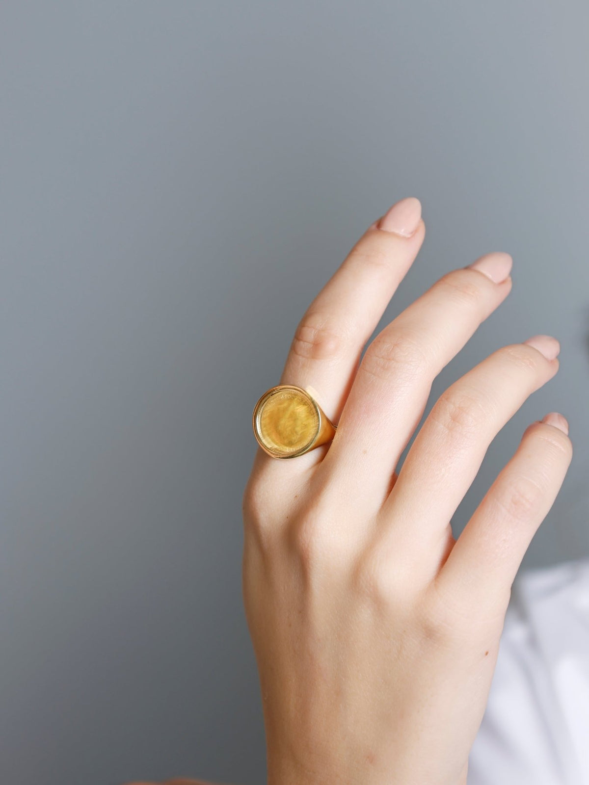 Majestic Lira Ring - Aurel Gold